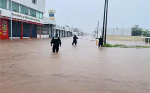 Protección Civil despliega brigadas y albergues por inundaciones en Los Mochis
