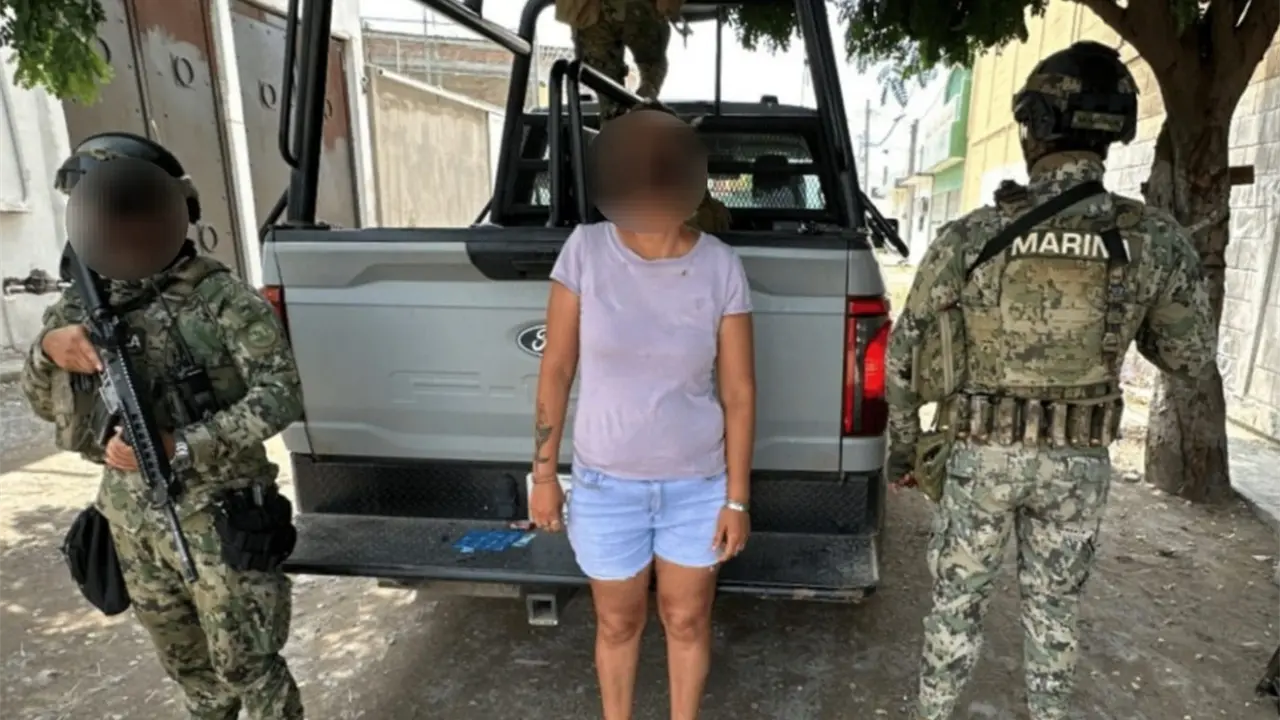 Detienen a dos personas con drogas en operativos en Mazatlán.