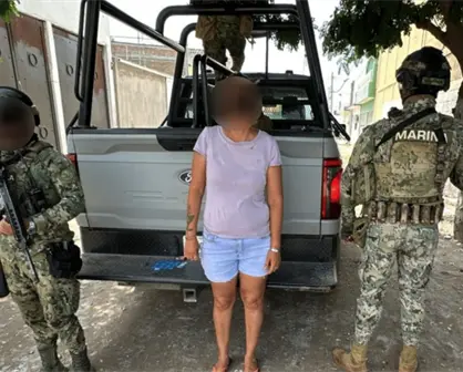 Hombre y mujer son detenidos con presuntas drogas en Mazatlán