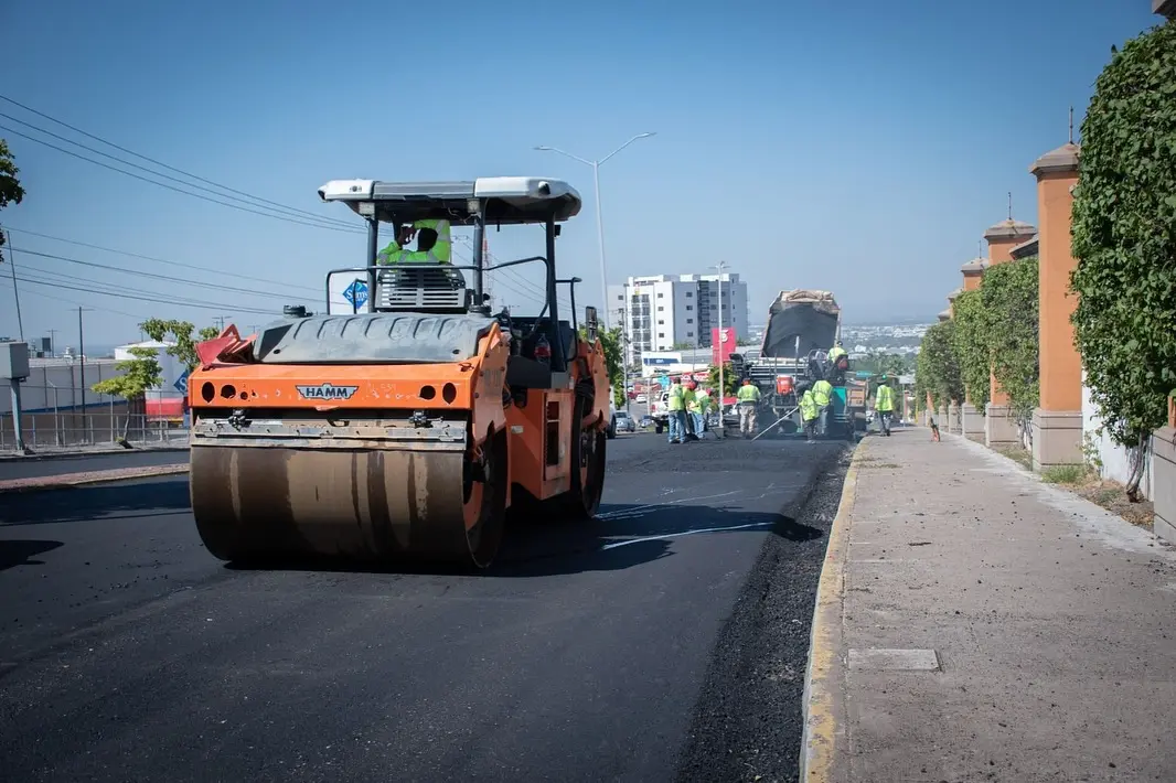 Bacheo y reencarpetado de calles. Foto: Cortesía.