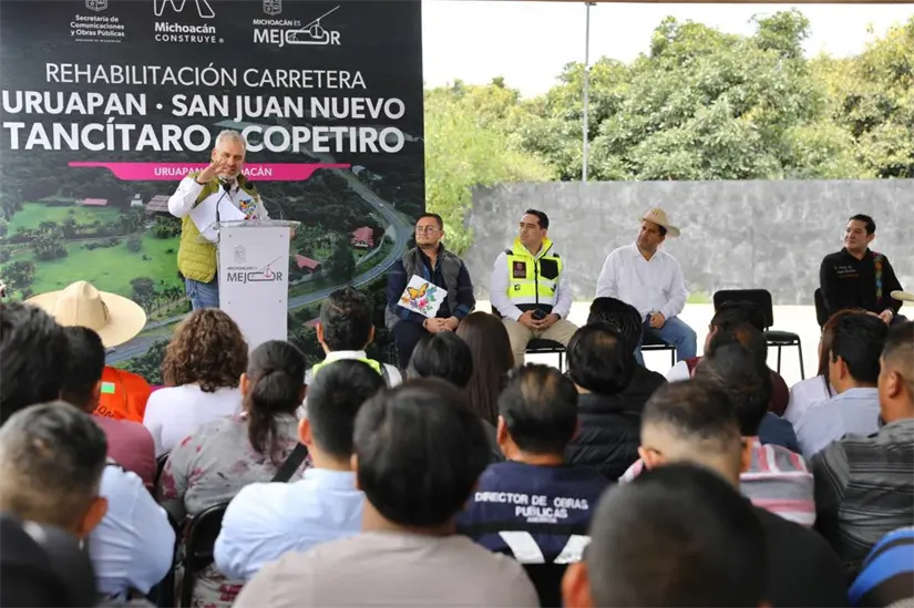 Rehabilitación carretera Uruapan-San Juan Nuevo-Tancítaro-Copetiro fortalece economía regional Bedolla