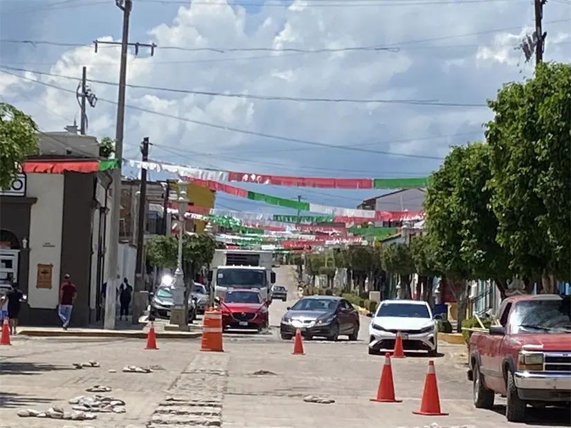 San Ignacio se alista para el 15 de septiembre con limpieza y adornos patrios
