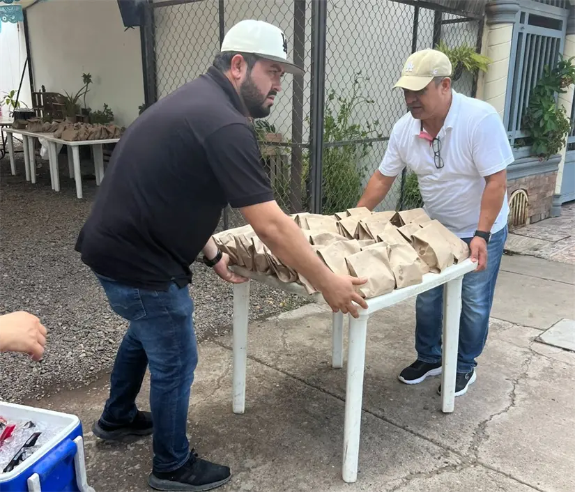 Gestos de gratitud en Culiacán: tortas, bebidas y apoyo a quienes protegen la ciudad. Foto: Tus Buenas Noticias