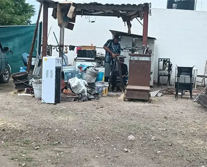 Entre fierros viejos, José Luis se gana la vida en Alturas del Sur