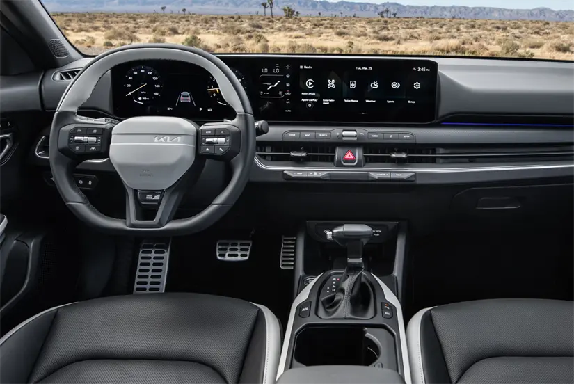 Características del KIA K4 Hatchback 2026 Interior del KIA K4 Hatchback 2026. Foto: KIA
