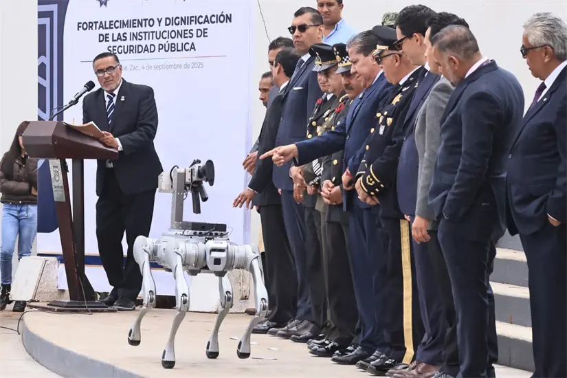 Perro robot armado para ingresar a zonas de difícil acceso. Foto: Cortesía