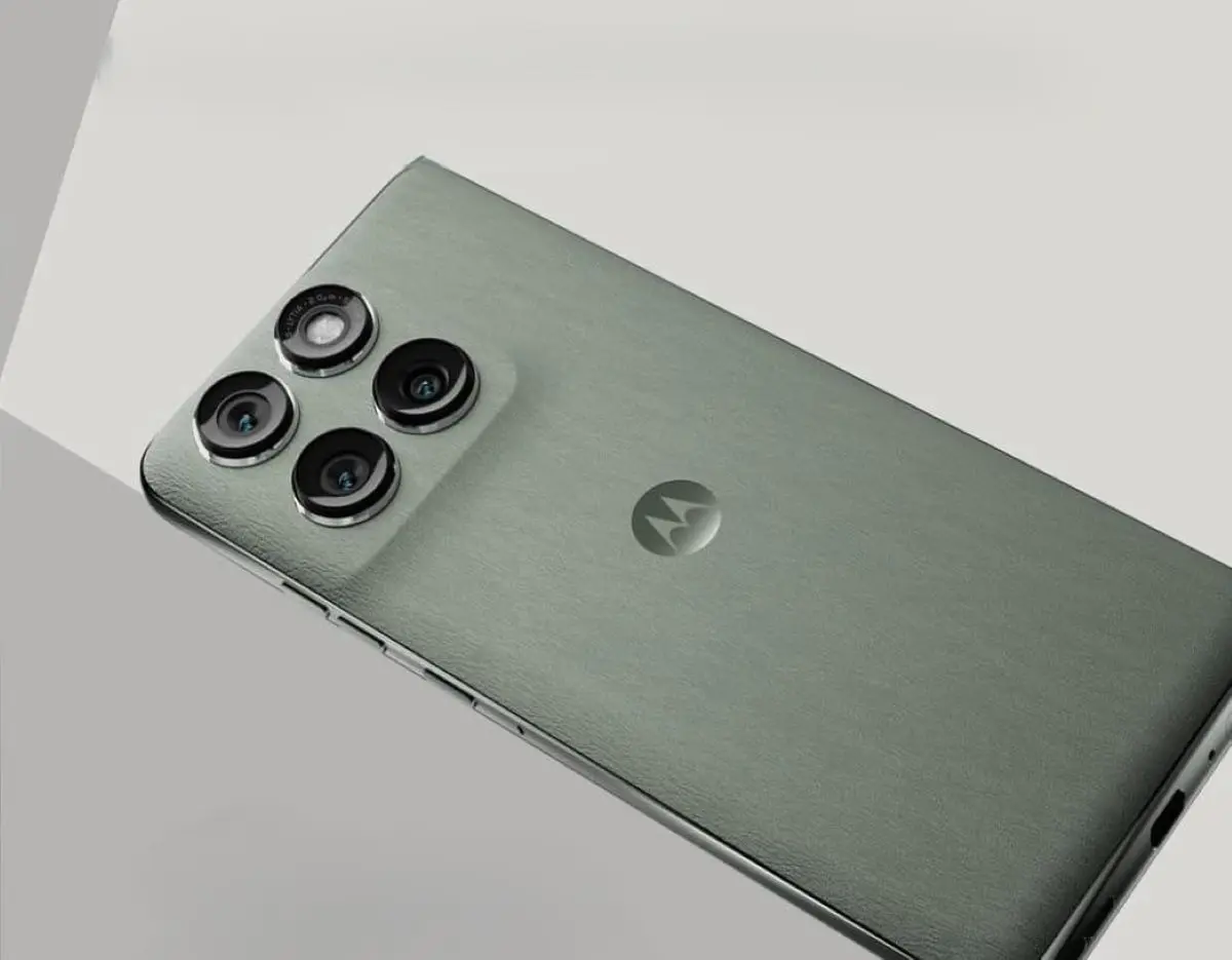 Celular Motorola que viene con dos altavoces estéreos. Foto: Cortesía
