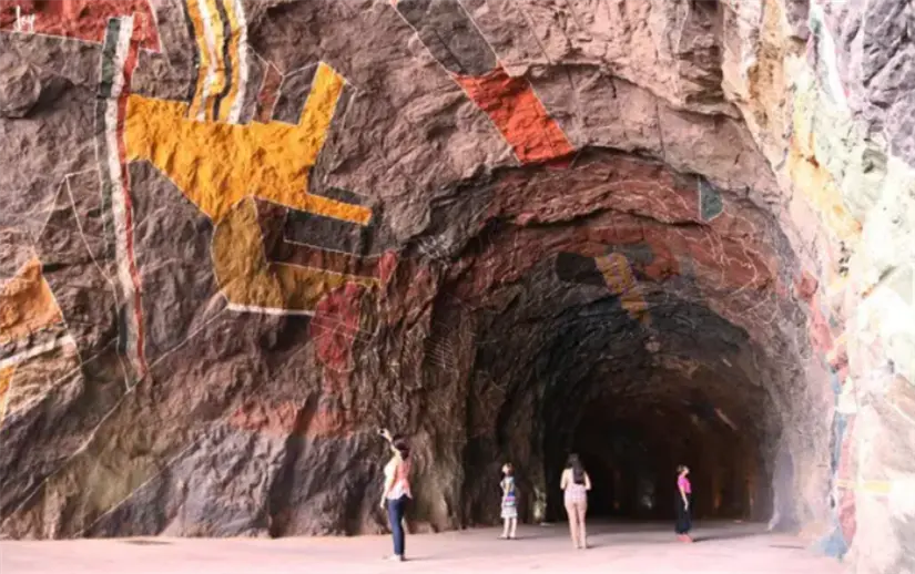 Mural en túnel de la presa Huites en Choix, Sinaloa. Crédito Noroeste