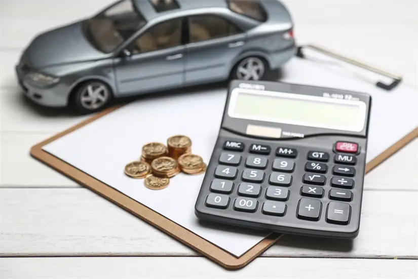 Hasta el momento la regularización de autos chocolate tiene un costo de 2,500 pesos. Foto: Freepik. 