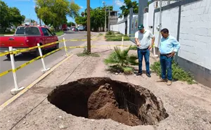 Obras Públicas y JAPAMA atienden hundimiento en Boulevard Centenario de Los Mochis