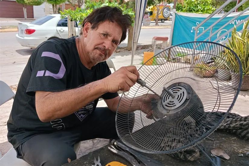 “Conocer gente, hacer amistades y darle estudio a mis hijas. Eso me dejó este trabajo”, resume Humberto Morales con una sonrisa para Tus Buenas Noticias.