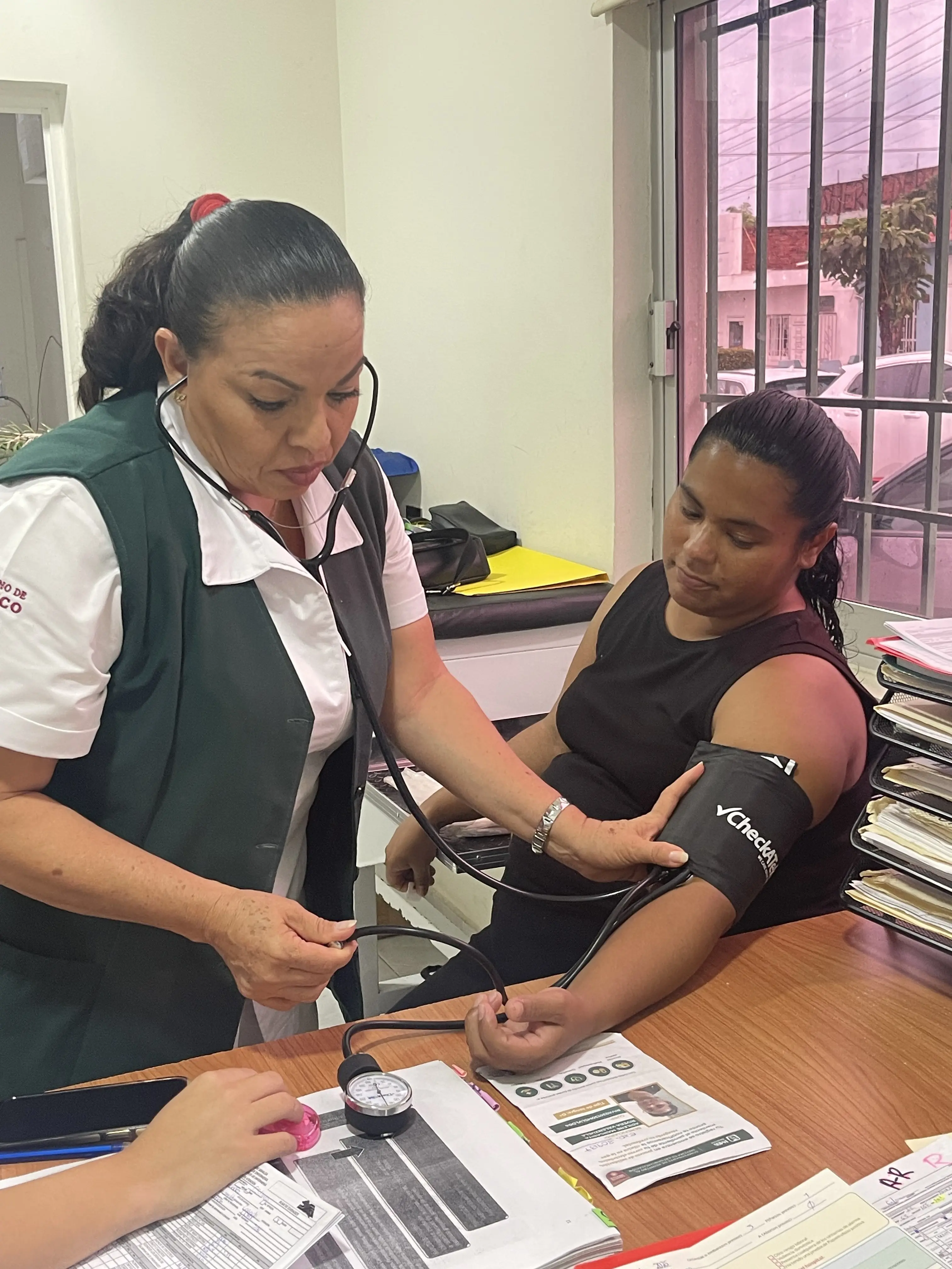 Con el IMSS-Bienestar puedes acceder a servicios de salud de forma gratuita. Foto: Especial