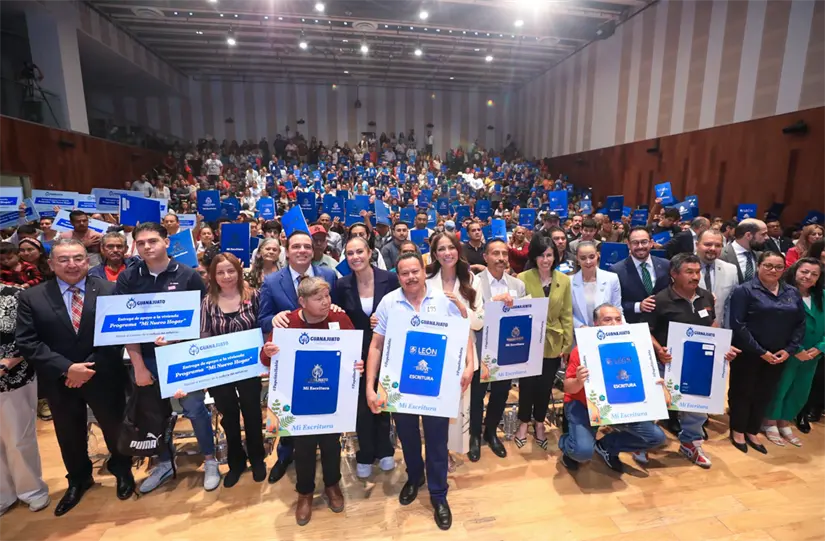 Entrega de 300 escrituras por medio del programa 