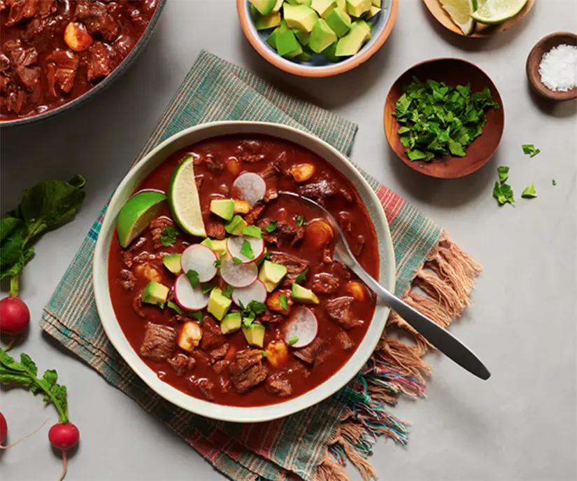 El Pozole, un platillo que no puede faltar en las Fiestas Patrias. Foto: cortesía.