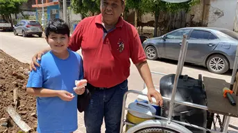 El heladero que canta y baila mientras lucha contra la epilepsia en San Ignacio