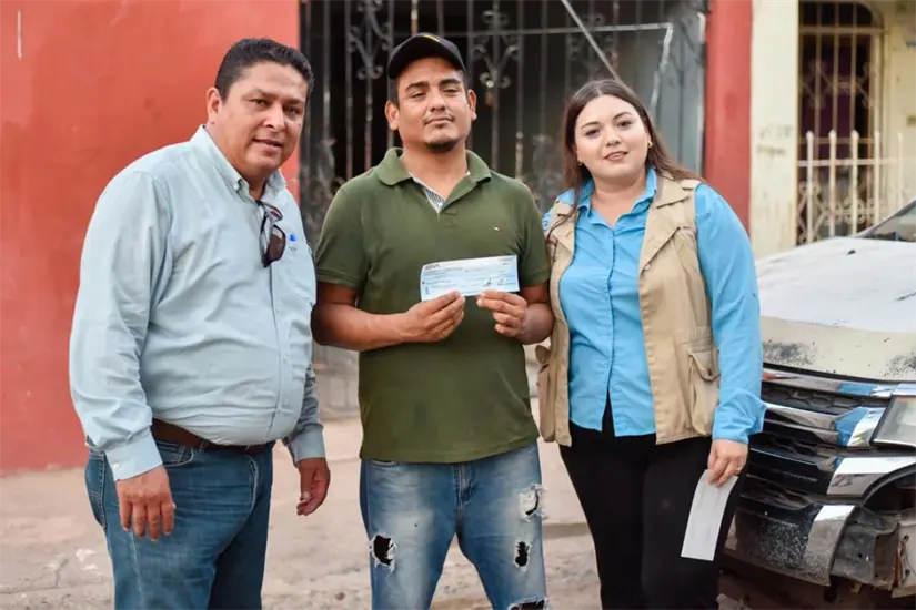 Apoyos económicos de 6 mil pesos para damnificados en la colonia Rosendo G. Castro en Los Mochis,Sinaloa.
