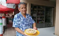 El menudo de Armando Márquez, una tradición del Mercadito Humaya en Culiacán