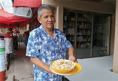El menudo de Armando Márquez, una tradición del Mercadito Humaya en Culiacán
