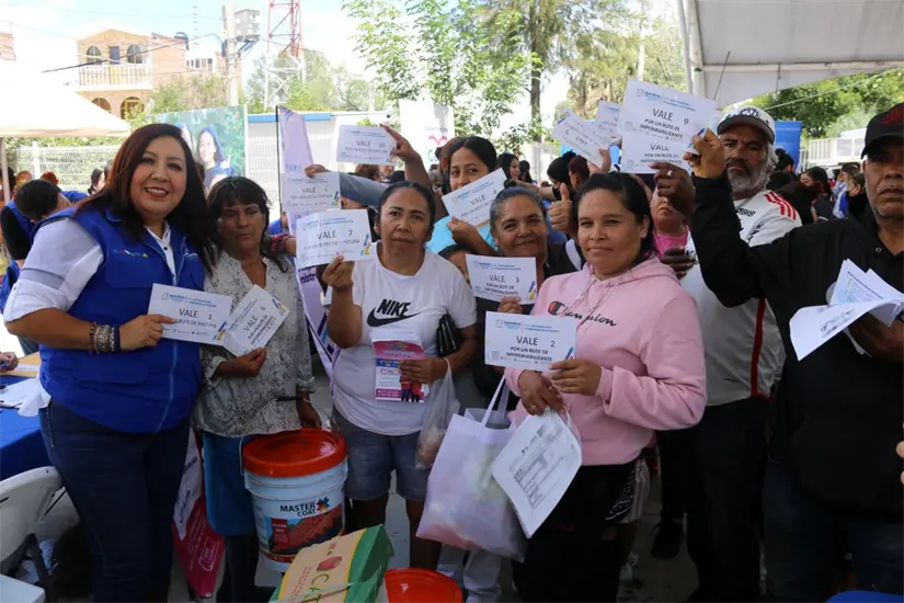 Entrega de apoyos para el mejoramiento de vivienda en Pabellón de Arteaga, en Aguascalientes. Foto: Cortesía