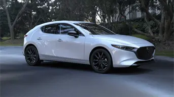 El auto compacto de Mazda más esperado del año ya tiene precio y versiones oficiales