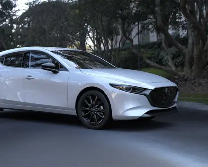 El auto compacto de Mazda más esperado del año ya tiene precio y versiones oficiales