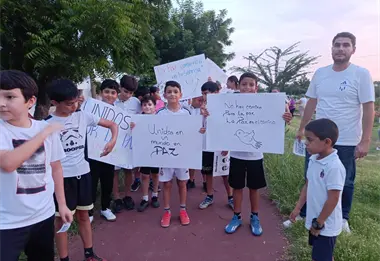 Parques Alegres apoya caminata por la paz en Prados del Sol del Desierto