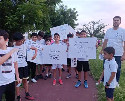 Parques Alegres apoya caminata por la paz en Prados del Sol del Desierto