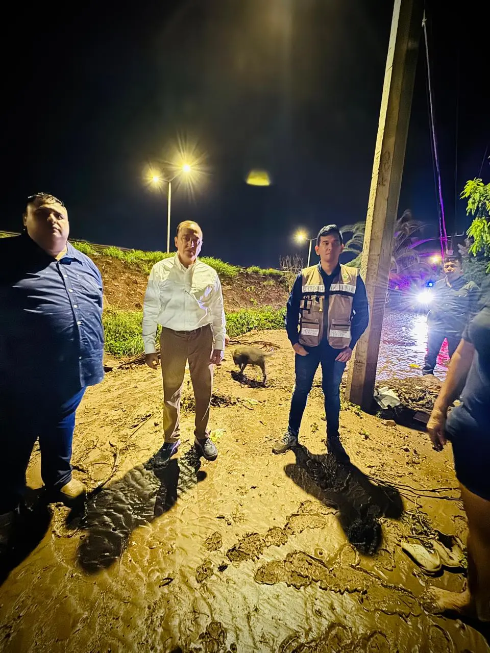 Alcalde de Ahome recorre comunidades afectadas por inundaciones