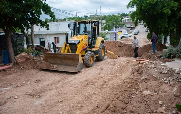 Comité ciudadano vigila la pavimentación de calle en colonia Los Huizaches, Culiacán