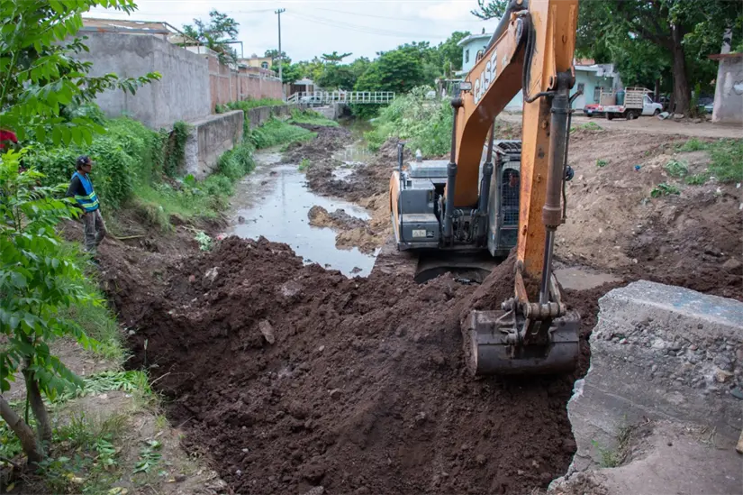 Protección civil y obras públicas coordinan muro de contención en Culiacán. Protección civil y obras públicas coordinan muro de contención en Culiacán. Foto: Ayuntamiento de Culiacán