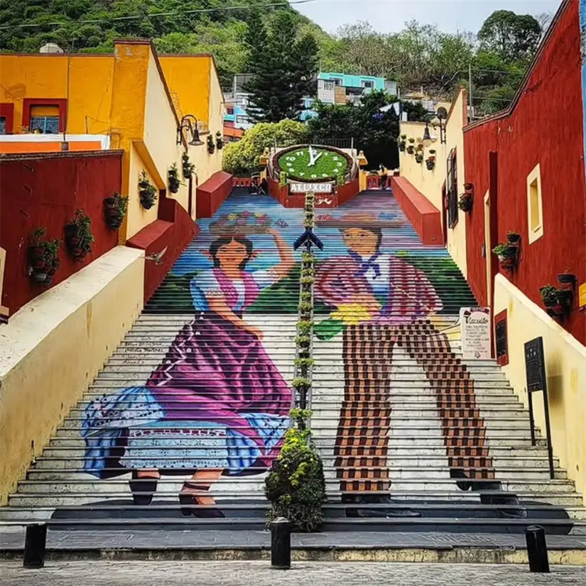 La escalera más bella de México se encuentra en Atlixco. La escalera más bella de México se encuentra en Atlixco.