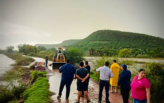 Familias afectadas por lluvias en San Miguel, Ahome reciben cobijas y alimentos
