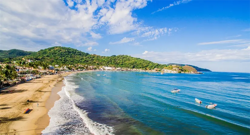 Disfruta de la bonita playa de Rincón de Guayabitos. Foto: Yamilett Ponce.