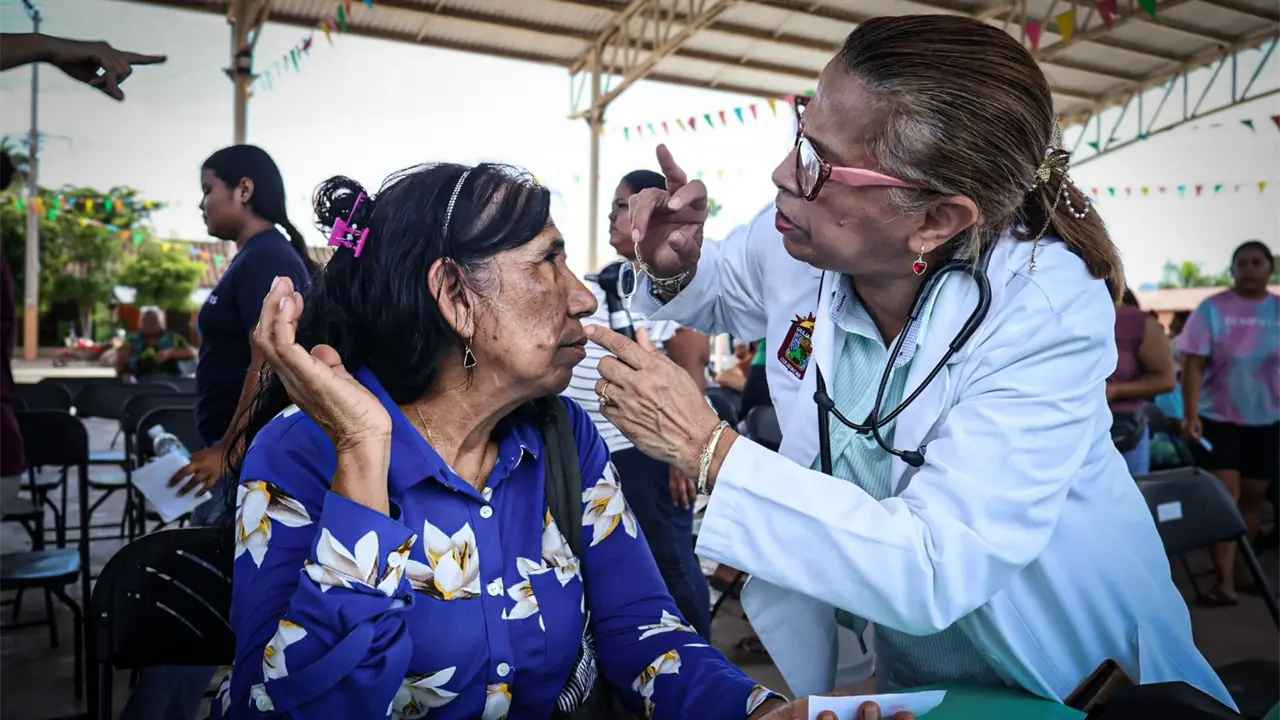 Habitantes de HIgueras de Abuya, reciben atención médica. Foto: Cortesía.