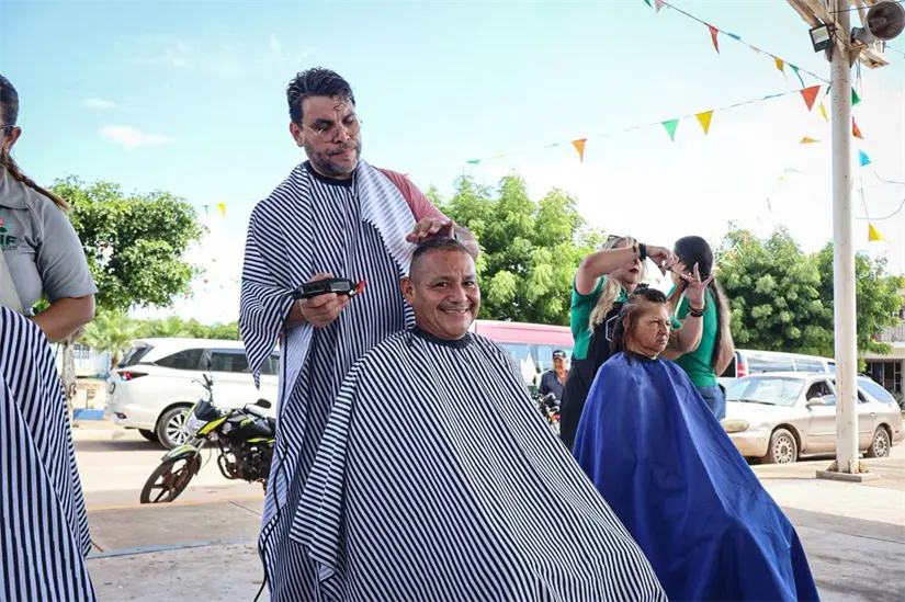 Cortes de cabello fue uno de los servicios otorgados. Foto: Cortesía.