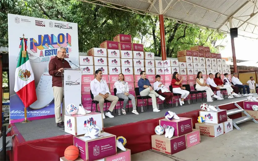 Entrega de tenis en Michoacán