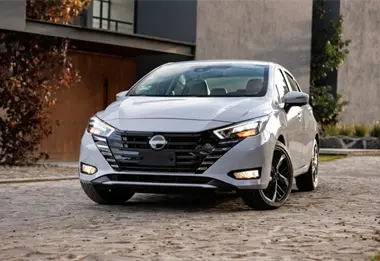 El Nissan Versa 2025 está más barato que nunca antes en México