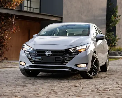 El Nissan Versa 2025 está más barato que nunca antes en México