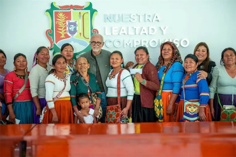  Mujeres indígenas artesanas del grupo “Kuwiwi