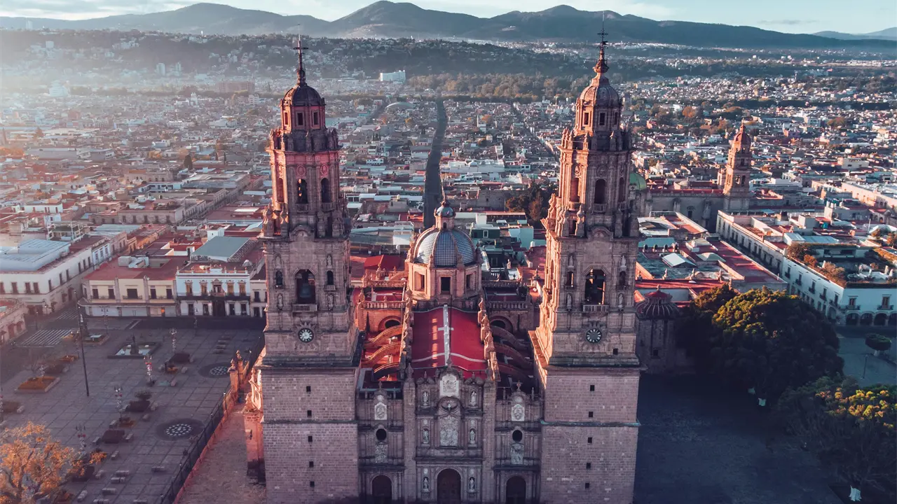 Estas son algunos de los lugares que puedes visitar en Michoacan. Foto: Unsplash.