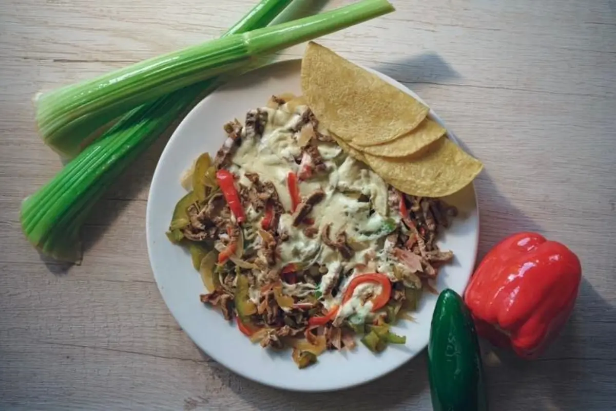 Los tacos son parte de la gastronomía que refuerza la identidad de los mexicanos, un platillo ideal para degustar el Día de la Independencia.