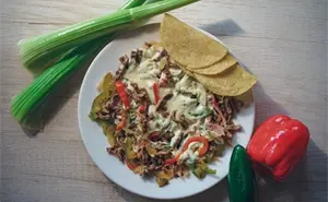 Tacos, tradición y patria: así se vive la Independencia en taquería de Hidalgo