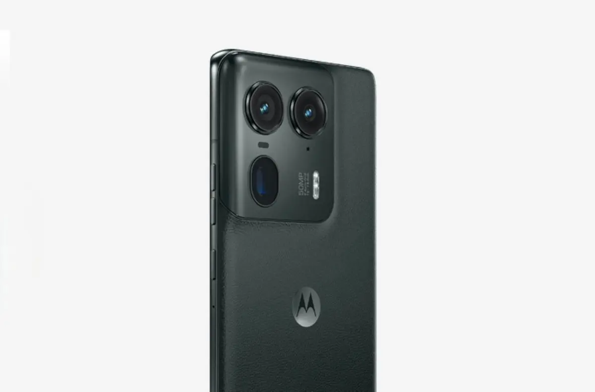 Celular Motorola económico de gama alta, que consigue el 100% de la carga en 21 minutos