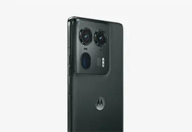Celular Motorola económico de gama alta, que consigue el 100% de la carga en 21 minutos
