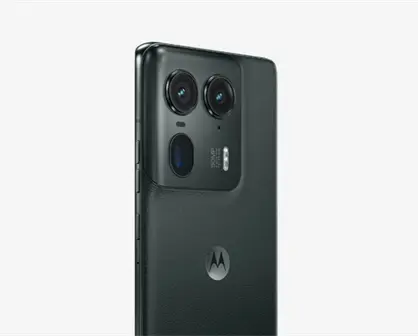Celular Motorola económico de gama alta, que consigue el 100% de la carga en 21 minutos
