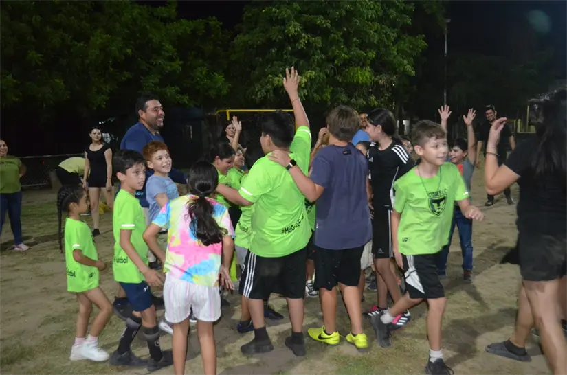 El “Profe Tavo” y Titanes FC se suman a la alegría deportiva del IMDEC. El “Profe Tavo” y Titanes FC se suman a la alegría deportiva del IMDEC. Foto: Juan Madrigal