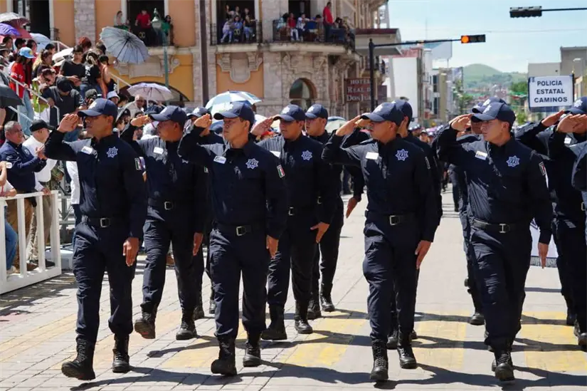 Disfruta del desfile de manera segura y ordenada. Foto: Cortesía. 