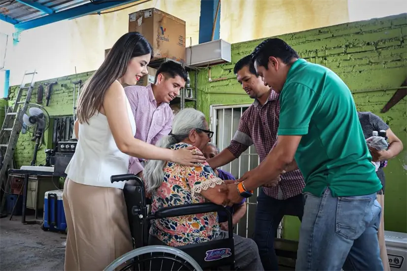  Irma Nidya Gasca Aldama lleva apoyo y esperanza a 120 familias vulnerables en Culiacán. Foto: Ayuntamiento de Culiacán