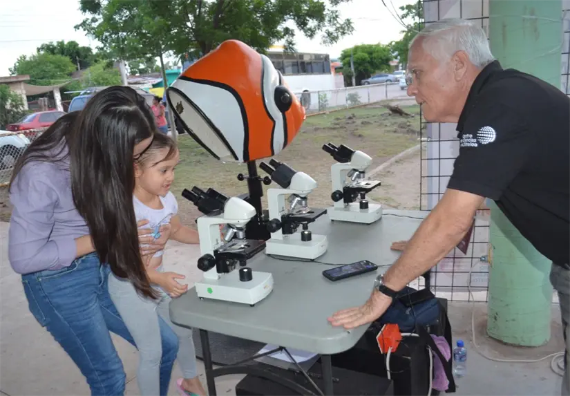 ¡La ciencia llegó al parque 21 de Marzo y llenó de alegría a grandes y chicos! Foto: Juan Madrigal