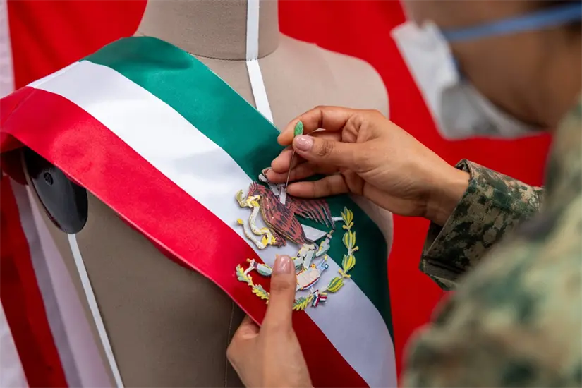 Es la primera vez que una mujer presidenta da el Grito de Independencia. Es la primera vez que una mujer presidenta da el Grito de Independencia.
